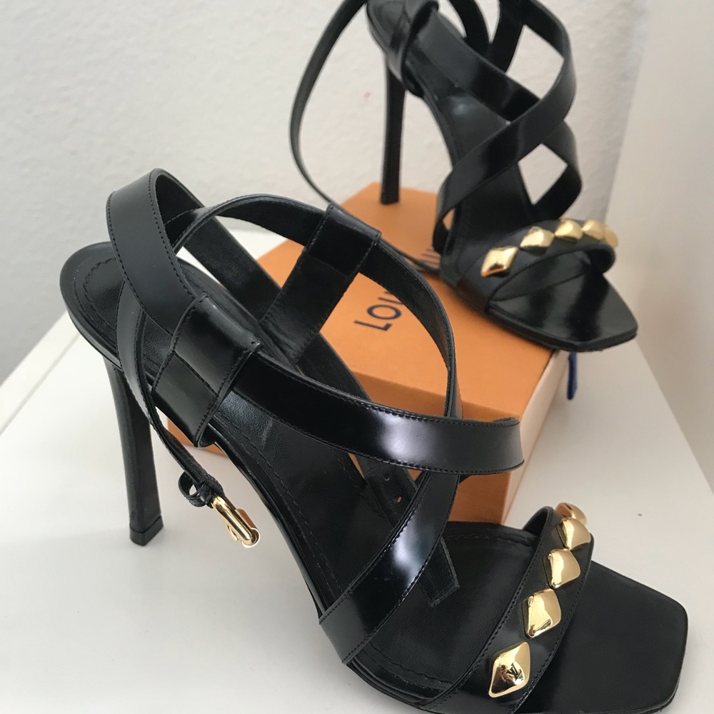 AUTHENTIC Louis Vuitton black heels - Picture 6 of 6